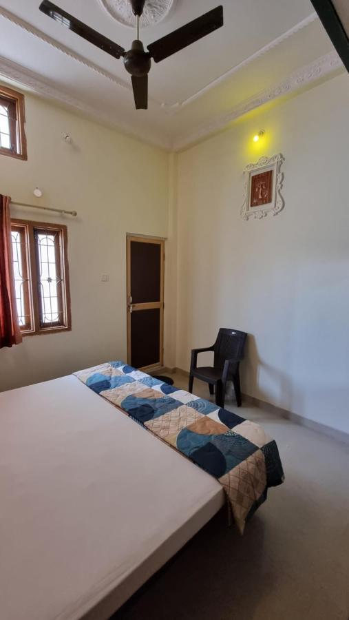 Aditya Premium Homestay- Furnished Air Conditioned- 2bhk Jabalpur