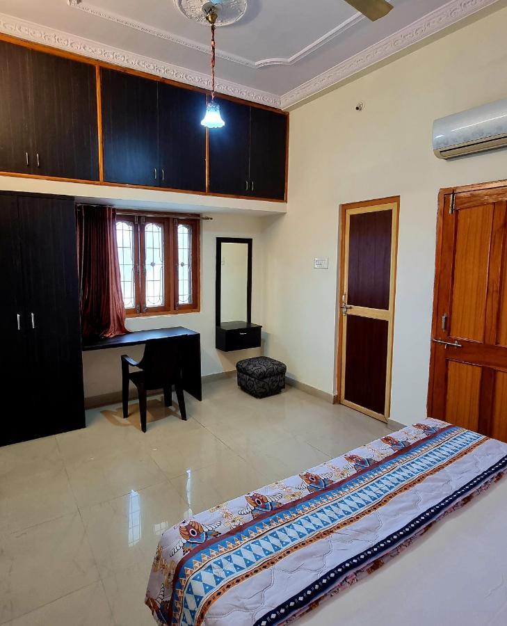 Aditya Premium Homestay- Furnished Air Conditioned- 2bhk Jabalpur