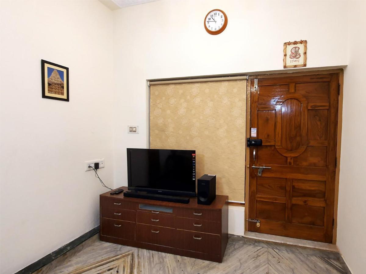 Apartment Aditya Premium Homestay- Furnished Air Conditioned- 2bhk