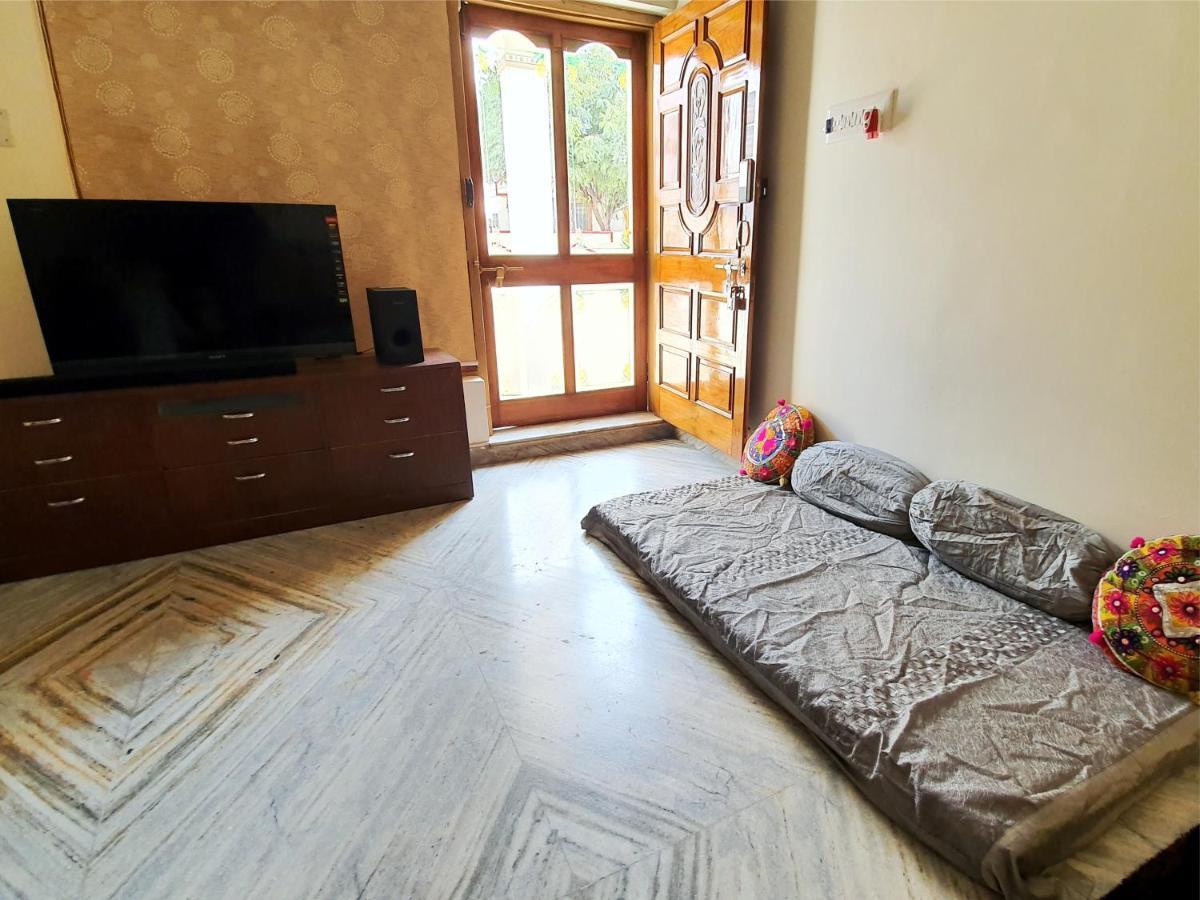 Aditya Premium Homestay- Furnished Air Conditioned- 2bhk Apartment Jabalpur